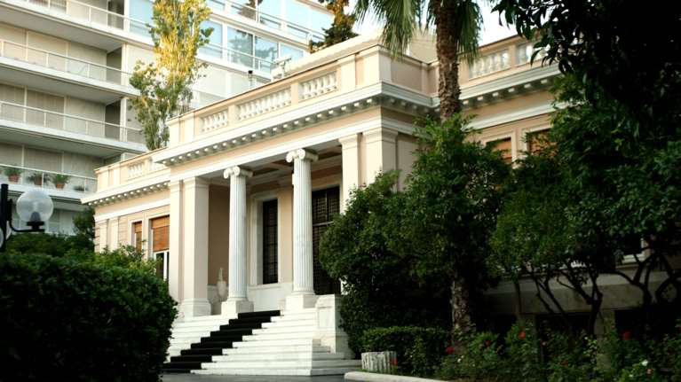 Κυβερνητικές πηγές: Στο ΠΑΣΟΚ όταν μιλούν για &quot;κατήφορο χυδαιότητας και τοξικότητας&quot; να κοιτάζουν τον εαυτό τους στον καθρέφτη