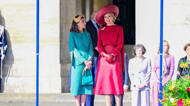 Φίλες με το ζόρι: Οι elegant εμφανίσεις της Λετίσια και της Μάξιμα στο Άμστερνταμ και η πραγματική σχέση ανάμεσά τους