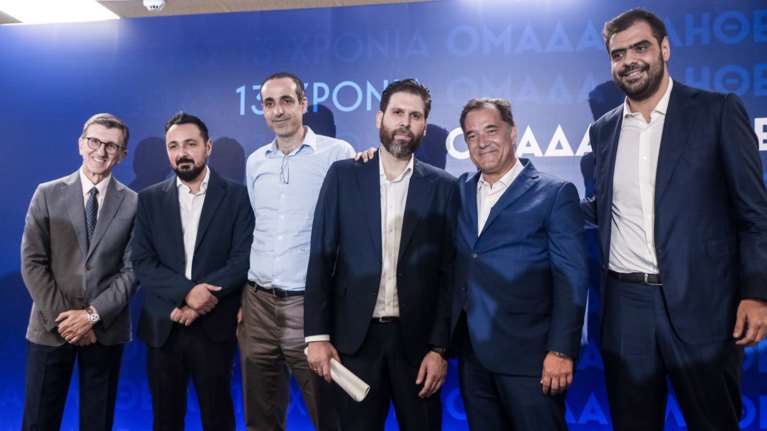 Πλήθος υπουργών και κυβερνητικών βουλευτών στα γενέθλια της &quot;Ομάδας Αλήθειας&quot; [εικόνες]