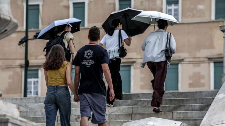 Καιρός: Ανεβαίνει πάλι η θερμοκρασία στους 34 βαθμούς - Πού θα σημειωθούν τοπικές καταιγίδες