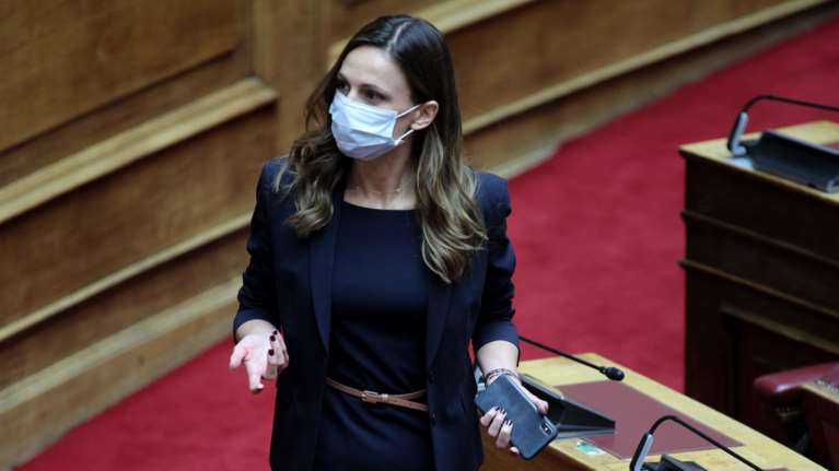 Θετική στον κορoνοϊό η Έφη Αχτσιόγλου: "Μετά από επτά μέρες τα συμπτώματα άρχισαν να υποχωρούν"