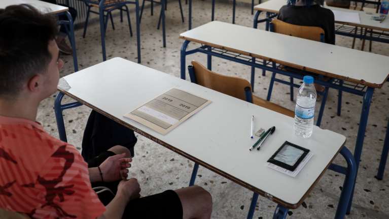 Άνοιγμα σχολείων: Σενάριο για επιστροφή της Γ΄ Λυκείου στις 25 Ιανουαρίου – Πότε αρχίζουν μαθήματα οι άλλες τάξεις