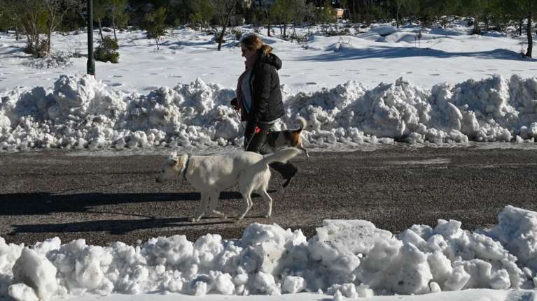 Ερχεται ο χειμώνας: Διπλό κύμα ψύχους με χιόνια ακόμα και στην Αττική - Πτώση της θερμοκρασίας μέχρι και 11 βαθμούς