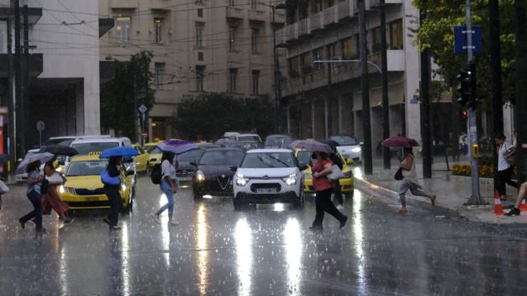 Ερχεται η κακοκαιρία Fobos: Διαδοχικά βαρομετρικά χαμηλά φέρνουν ισχυρές καταιγίδες - Προβλέψεις των μετεωρολόγων
