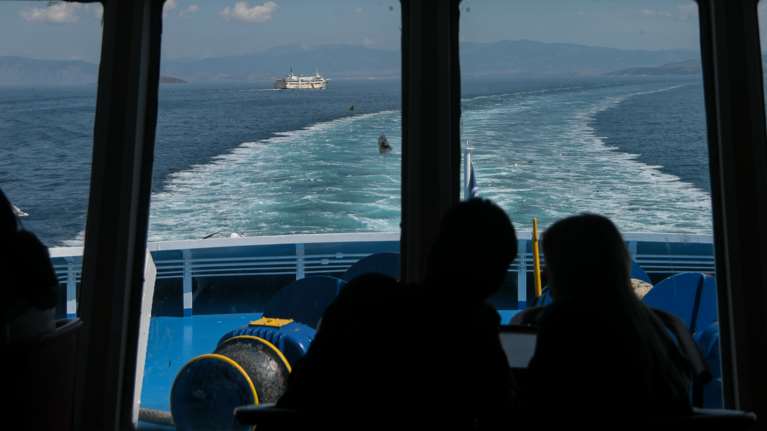 Στα ύψη οι τιμές των ακτοπλοϊκών εισιτηρίων με νέες αυξήσεις - Πόσο κοστίζουν τα δρομολόγια σε δημοφιλή νησιά