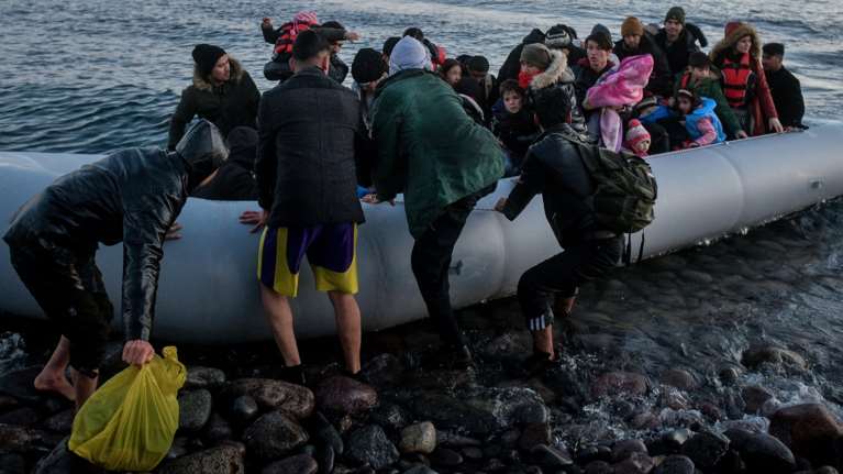 Πώς το κύκλωμα των ΜΚΟ &quot;έστηνε&quot; τις διακινήσεις μεταναστών στη Λέσβο - Οι διακινητές στην Τουρκία και οι κρυφές επικοινωνίες
