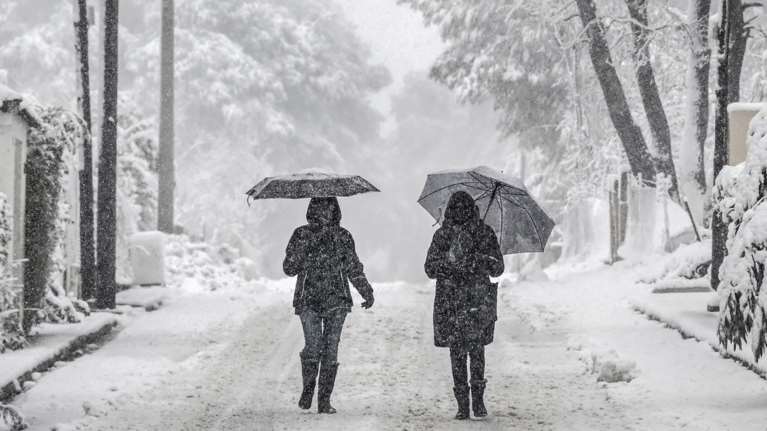Νέο έκτακτο δελτίο με χιονοπτώσεις και ισχυρό παγετό: Πώς συνεχίζεται η κακοκαιρία - Τι προβλέπεται για την Αττική