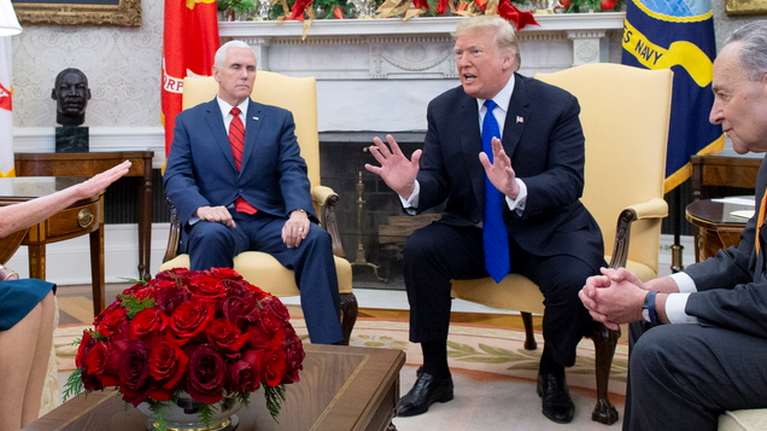 Έξαλλη η Πελόζι με τον Τραμπ: &quot;Είναι ψυχικά ασταθής και ανισόρροπος&quot; - Μέτρα για να μην έχει τα πυρηνικά