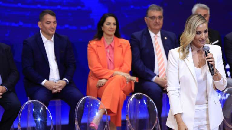 Στοχοποιούν την Ελεονώρα Μελέτη για την υποψηφιότητά της με τη ΝΔ - Οι παλιές εκπομπές και ο... καπουτσίνο στον Άδωνι