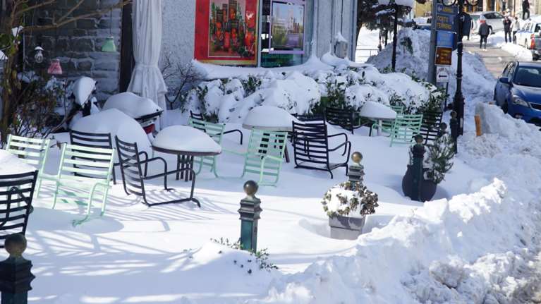 Κακοκαιρία Μπάρμπαρα: Τι ισχύει με σχολεία, καταστήματα, delivery και δημόσιο τομέα την Τρίτη - Ποια ανοίγουν, ποια μένουν κλειστά