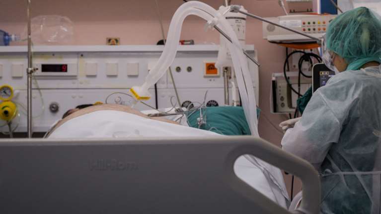 Κορονοϊός: 180 νέα κρούσματα σήμερα - 5 θάνατοι - Έντονη ανησυχία για τους 59 διασωληνωμένους