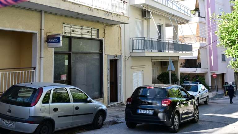 Πώς έγινε η οικογενειακή τραγωδία στην Ηλιούπολη: Ο γιος σκότωσε τη μητέρα του και αυτοκτόνησε ώρες ή μέρες μετά