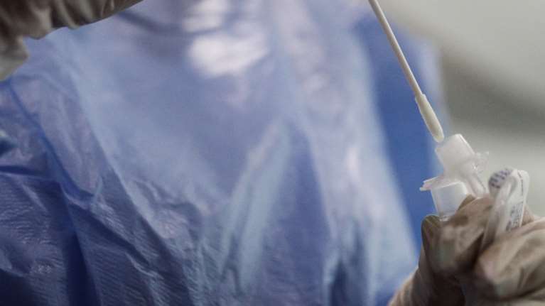 Τι συμβαίνει ξαφνικά με τη παραλλαγή &quot;Αρκτούρος&quot; του κορονοϊού - Δύο Έλληνες ειδικοί εξηγούν