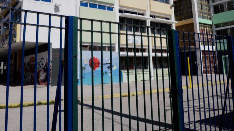 Κλειστά σχολεία: Lockdown από τη Δευτέρα σε Γυμνάσια και Λύκεια