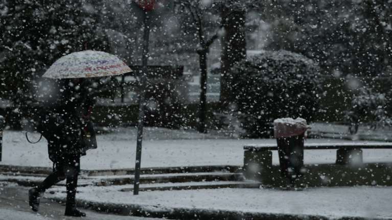 Κακοκαιρία Μήδεια: Σε δύο φάσεις χτυπά τη χώρα - Πυκνό χιόνι και "βουτιά" της θερμοκρασίας έως και 13 βαθμούς στην Αθήνα