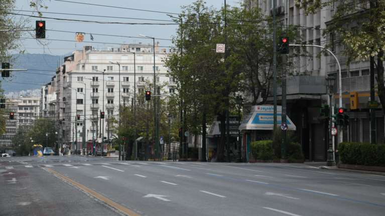 Lockdown: Όσα πρέπει να ξέρετε - Τι ισχύει για μετακινήσεις και SMS - Ποια μαγαζιά είναι ανοικτά - Τα πρόστιμα "φωτιά"