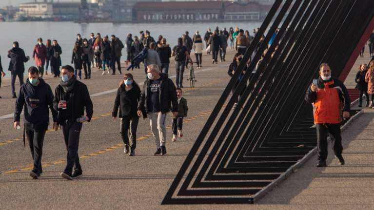 &quot;Κοκκινίζει&quot; και η Θεσσαλονίκη: Εκτάκτως στην πόλη Χρυσοχοΐδης και Χαρδαλιάς - Καμπανάκι για κρούσματα &amp; μεταλλάξεις