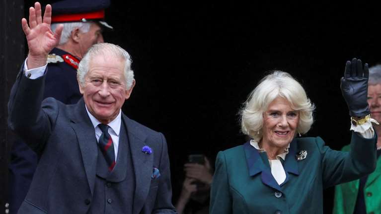 Βρετανία: Τρόμος στον αέρα για τη βασίλισσα Καμίλα - Το αεροπλάνο της συγκρούστηκε με πουλί [εικόνες, βίντεο]