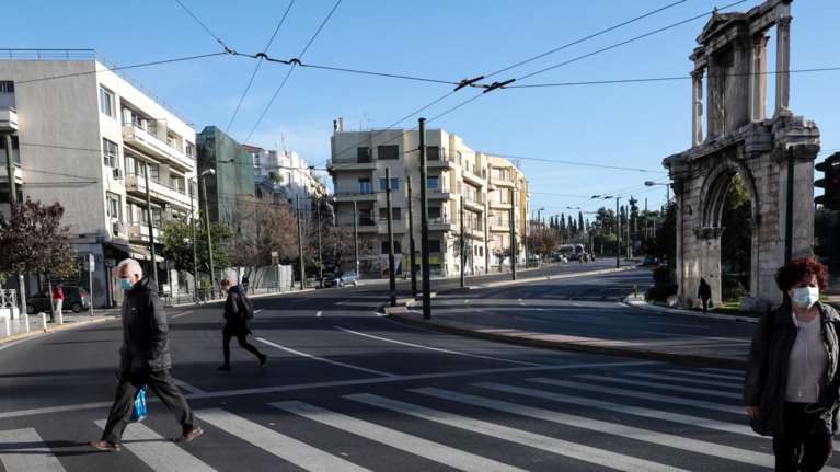Πρώτο Σαββατοκύριακο με νέα μέτρα: Τέλος οι μακρινές βόλτες για τους Αθηναίους - Τι ισχύει για ψώνια, άσκηση και SMS