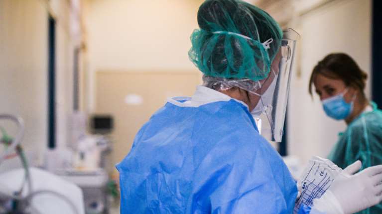 Κορονοϊός: 302 νέα κρούσματα στη χώρα - 2 νεκροί σήμερα και 53 διασωληνωμένοι