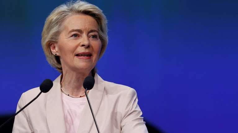 Αντίμετρα 95 δισ. της Κομισιόν αν ναυαγήσουν οι διαπραγματεύσεις με τις ΗΠΑ για τους δασμούς - Η λίστα με τα προϊόντα