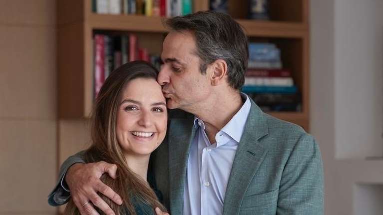 &quot;Έλεος με τα fake news&quot;: Η κόρη του Κ. Μητσοτάκη Σοφία απαντά για τα εισιτήρια, το ποπ κορν και την coca cola στη Βοστώνη