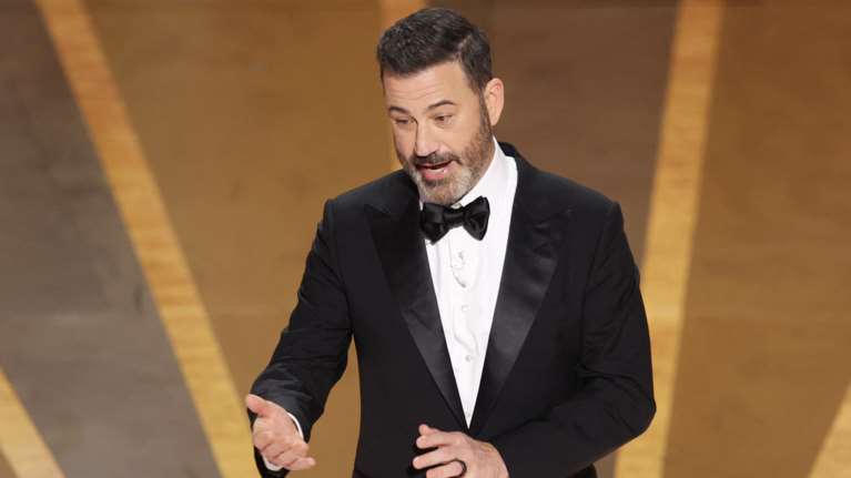 Οσκαρ: Το "καρφί" του Τζίμι Κίμελ για το χαστούκι του Γουίλ Σμιθ - "Αν κάποιος χτυπήσει κάποιον..."
