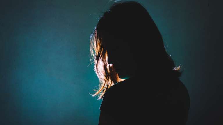 Χαλκιδική: Ξεσπά η 22χρονη που καταγγέλλει ότι βιάστηκε - &quot;Θα μπορούσα να μη βγω ζωντανή, δεν υπήρχε κανένας φύλακας&quot;