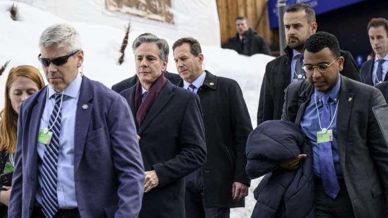 Εγκλωβίστηκε ο Μπλίνκεν στο Νταβός - Μηχανική βλάβη στο αεροπλάνο του