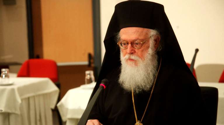 Τηλεφωνική επικοινωνία Σακελλαροπούλου με Αρχιεπίσκοπο Αλβανίας Αναστάστιο