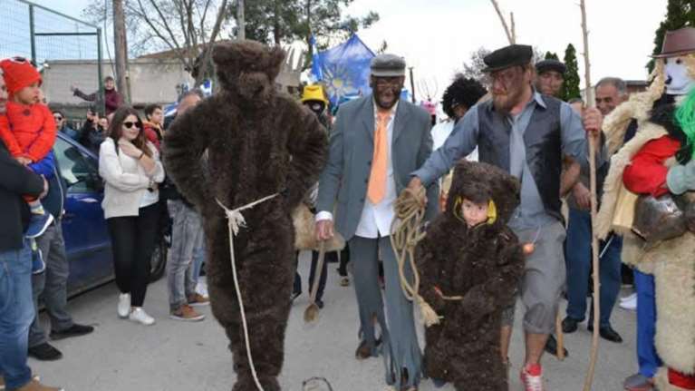 Καρδίτσα: Το έθιμο της κλοπής της αρκούδας αναβιώνει στο Αγναντερό