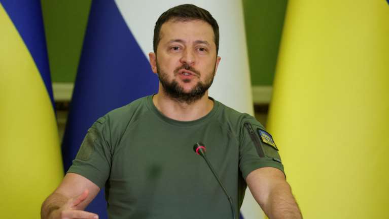 Ουκρανία: O Ζελένσκι ξήλωσε τη γενική εισαγγελέα και τον διοικητή της εσωτερικής ασφάλειας για &quot;προδοσία&quot;- Κι ας ήταν παιδικός του φίλος