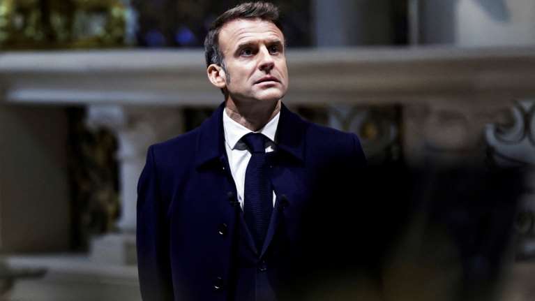 Σκηνικό πολιτικού χάους στη Γαλλία: Ο Μακρόν ψάχνει ήδη νέο πρωθυπουργό - Ακροδεξιά και Αριστερά ακονίζουν τα δόντια τους