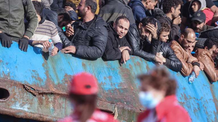 Μηταράκης σε Κομισιόν: &quot;Να αναλάβει η Επιτροπή και να συντονίσει μια πρωτοβουλία μετεγκατάστασης των 400 μεταναστών&quot;