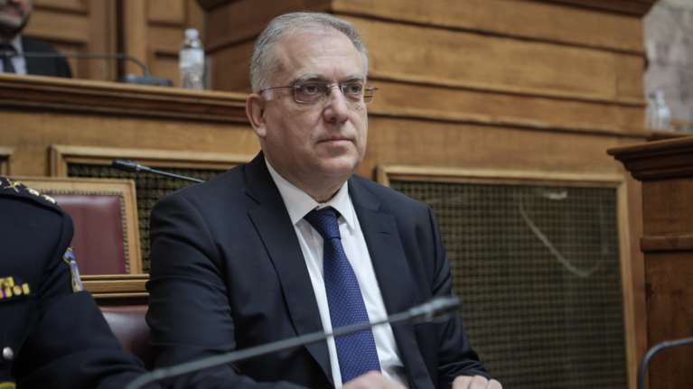 Θεοδωρικάκος: Πρόστιμα σε 14 μεγάλες αλυσίδες για παραπλανητικές εκπτώσεις στην Black Friday