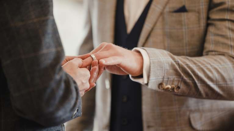 Αγρίνιο: Ζητούν να ηχήσουν... πένθιμα οι καμπάνες - Επειδή ψηφίζεται το νομοσχέδιο για τον γάμο των ομόφυλων