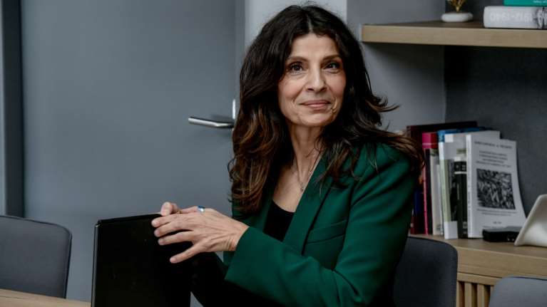 Τσαπανίδου: Η ΝΔ χρωστά 400 εκατ. στις τράπεζες και επιτρέπει σε funds να βγάζουν στο σφυρί σπίτια για μερικές χιλιάδες ευρώ