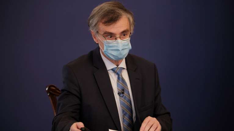 &quot;Καμπανάκι&quot; Τσιόδρα: &quot;Η πανδημία είναι εδώ για να μείνει - Χρειαζόμαστε νέα γενιά εμβολίων&quot;