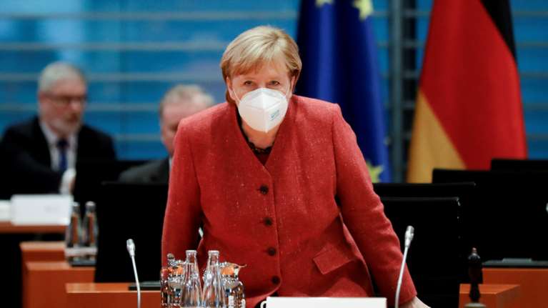 Προειδοποίηση Μέρκελ για τρίτο κύμα κορονοϊού το χειμώνα: Πρέπει να προσέξουμε και να αντέξουμε