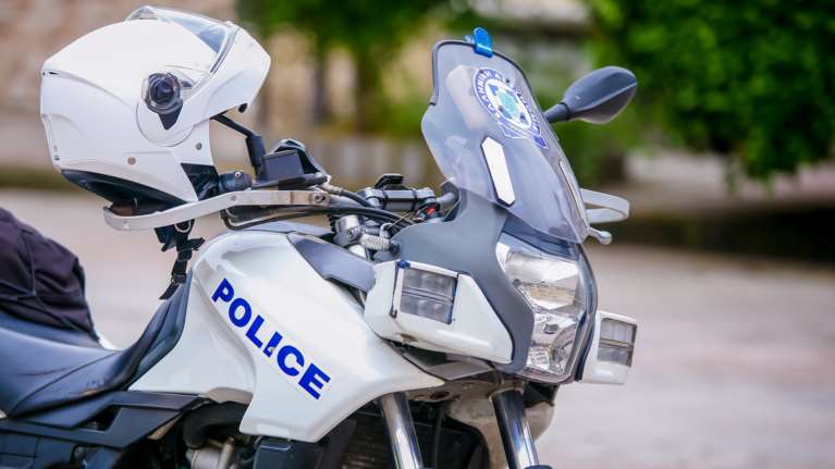 Σέρρες: Τραυματίστηκε αστυνομικός σε συμπλοκή με Ρομά μετά από καταδίωξη [Βίντεο]