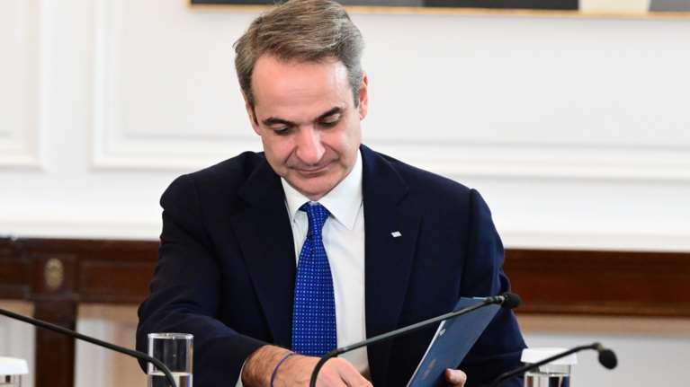 Αιχμηρά σχόλια από ΣΥΡΙΖΑ και Νέα Αριστερά για τον ανασχηματισμό: &quot;Ανακύκλωση προσώπων και άφθονη δόση Predator&quot;