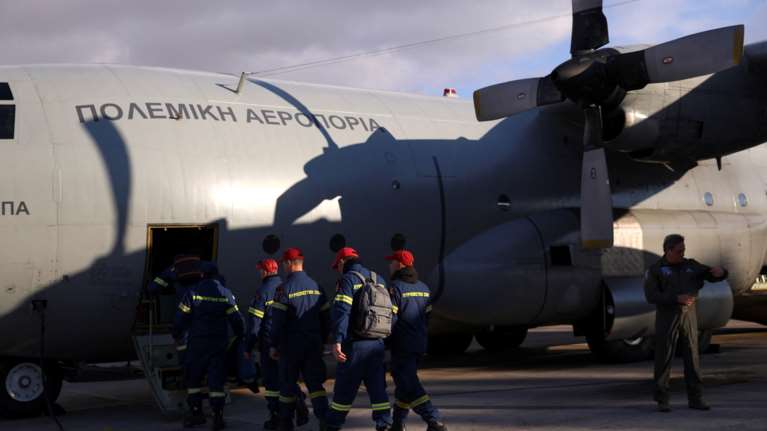&quot;Ο φίλος μου, ο εχθρός&quot;: Ο γερμανικός Τύπος σχολιάζει την βοήθεια της Ελλάδας στην σεισμόπληκτη Τουρκία
