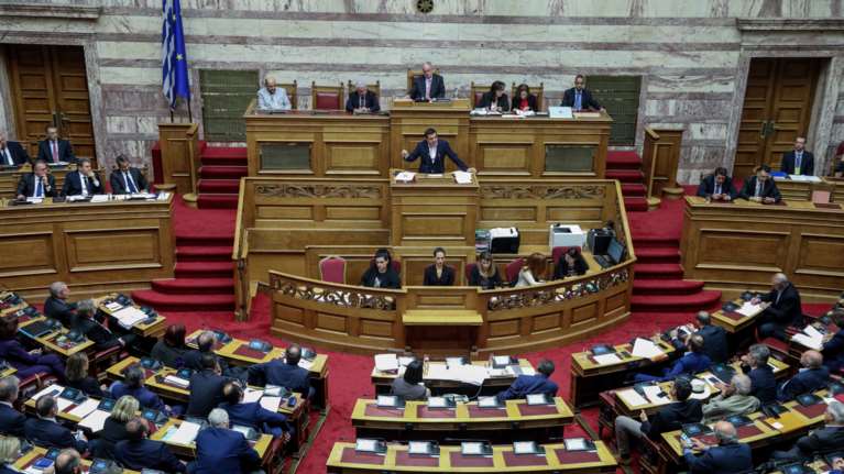 Βουλή: Ψηφίστηκε το νομοσχέδιο για την απλοποίηση της περιβαλλοντικής αδειοδότησης