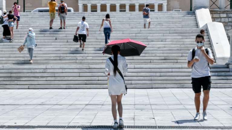 Κορονοϊός: Μόνιμος &quot;κάτοικος&quot; στην Αττική με 1.102 νέα κρούσματα - Στο &quot;κόκκινο&quot; Θεσσαλονίκη και Κρήτη