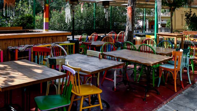 Κορονοϊός: Οι &quot;απαγορευμένες ζώνες&quot; των ανεμβολίαστων - Πού επιτρέπεται να μπαίνουν και πού όχι από τη Δευτέρα