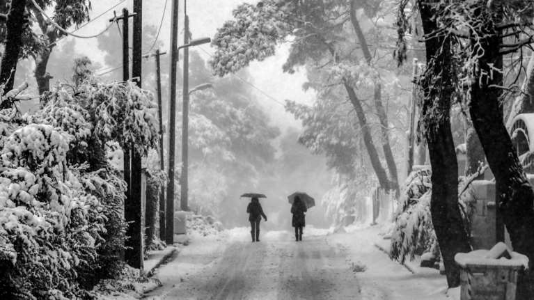 Κακοκαιρία Coral: Τσικνοπέμπτη με τσουχτερό κρύο και χιόνια σε 6 περιοχές - &quot;Θα φτάσουν μέχρι τη θάλασσα&quot;, λέει ο Τσατραφύλλιας