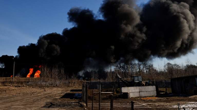 Σφυροκοπούν την Ουκρανία οι Ρώσοι: Βομβάρδισαν τζαμί με 80 αμάχους και παιδιά στη Μαριούπολη - Οχυρώνεται το Κίεβο