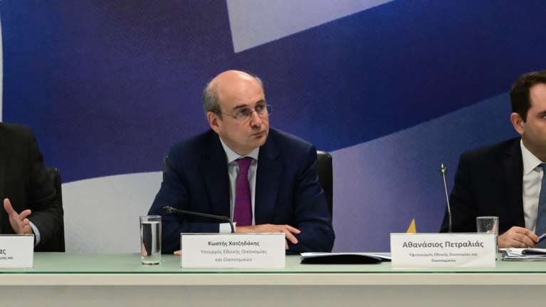 Αφορολόγητα τα φιλοδωρήματα έως 300 ευρώ τον μήνα - Εκπτωση έως 4% για εφάπαξ καταβολή φόρου εισοδήματος