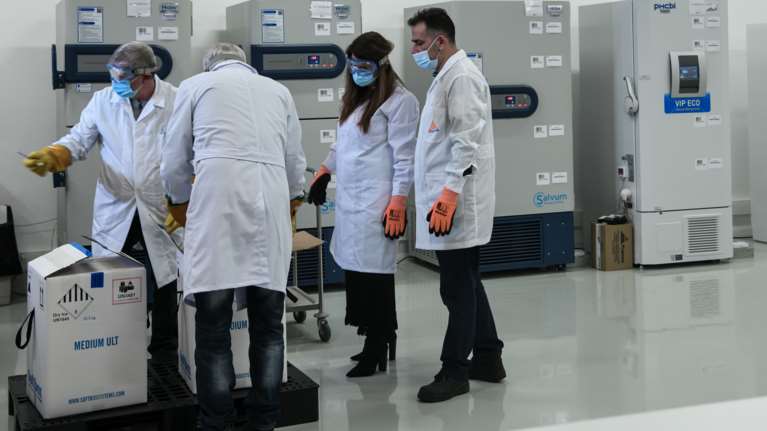 Στην Αθήνα τα πρώτα 9.750 εμβόλια κατά του κορονοϊού – &quot;Αστακός&quot; οι χώροι αποθήκευσης