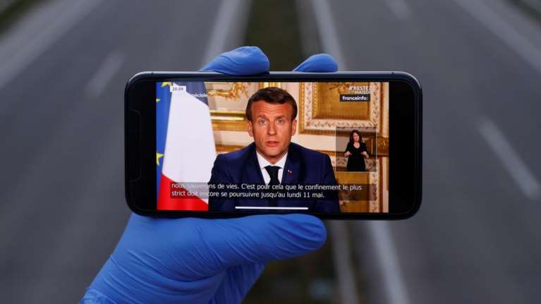 Μήνυμα Μακρόν: Η Ε.Ε. θα καταρρεύσει αν δεν στηρίξει τις χώρες που πλήττονται